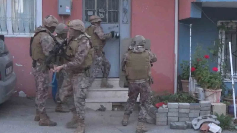 13 ilde uyuşturucu tacirlerine helikopter destekli operasyon...Çatılarda böyle kovaladılar!