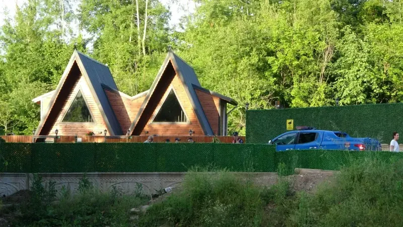 Bungalov bahçesinde silahla vuruldu
