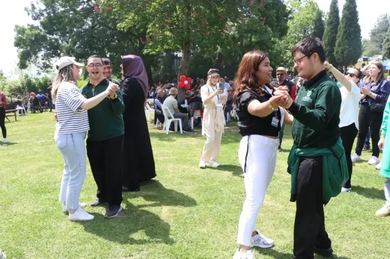 Bu şenlikte engelleri aştılar!