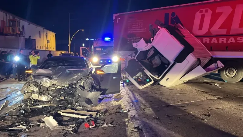 Kocaeli’de otomobil ile tır çarpıştı: 6 yaralı
