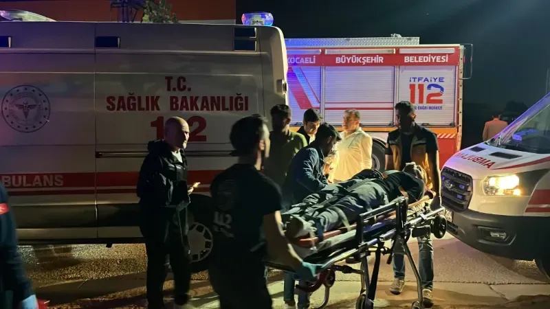 Kocaeli’de otomobil ile tır çarpıştı: 6 yaralı