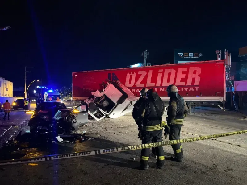 Kocaeli’de otomobil ile tır çarpıştı: 6 yaralı