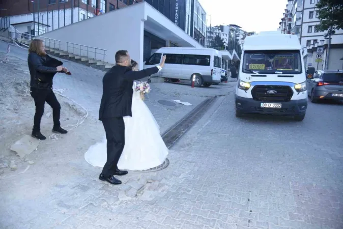 Artvin’de gelin ve damat düğünlerine dolmuşla gitti