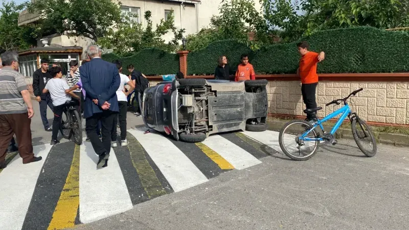 Elektrikli araç kaldırımdaki kadınlara çarptı: Yaralılar var