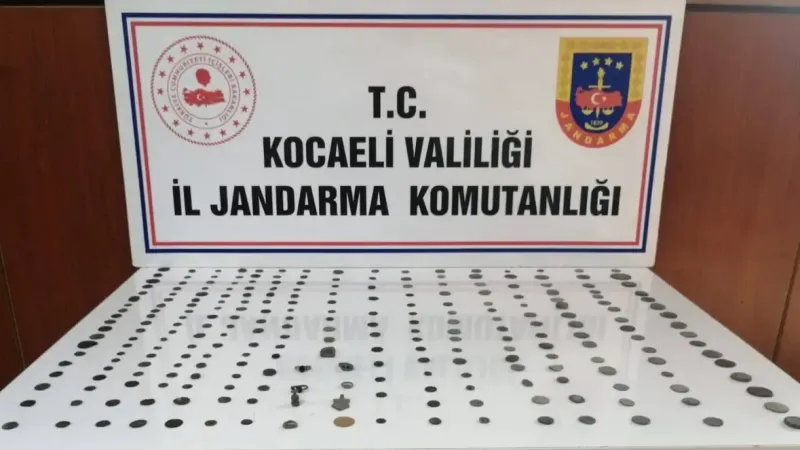 Tarihi eser kaçakçılığı operasyonu: Yüzlerce sikke ve obje ele geçirildi
