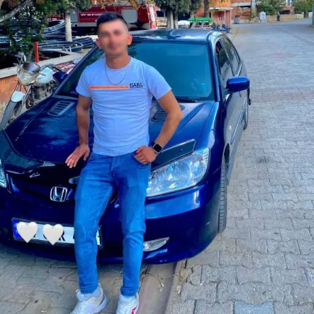 Gediz’de yaşlı adam kamyonetin altında kaldı