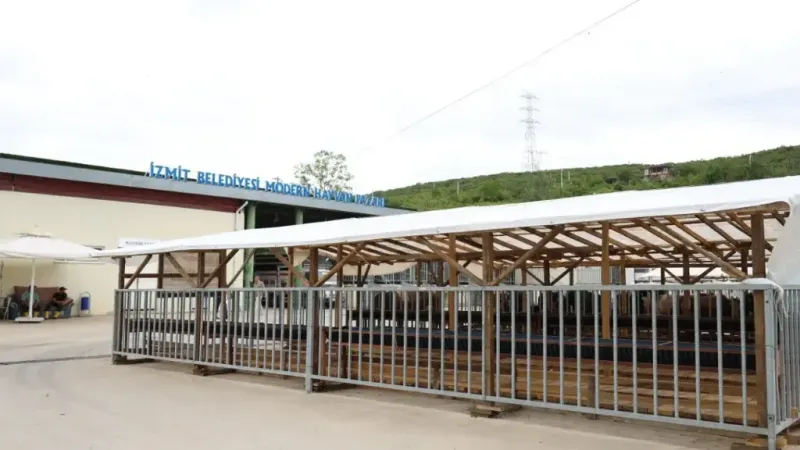Modern hayvan pazarına kurbanlıklar gelmeye başladı