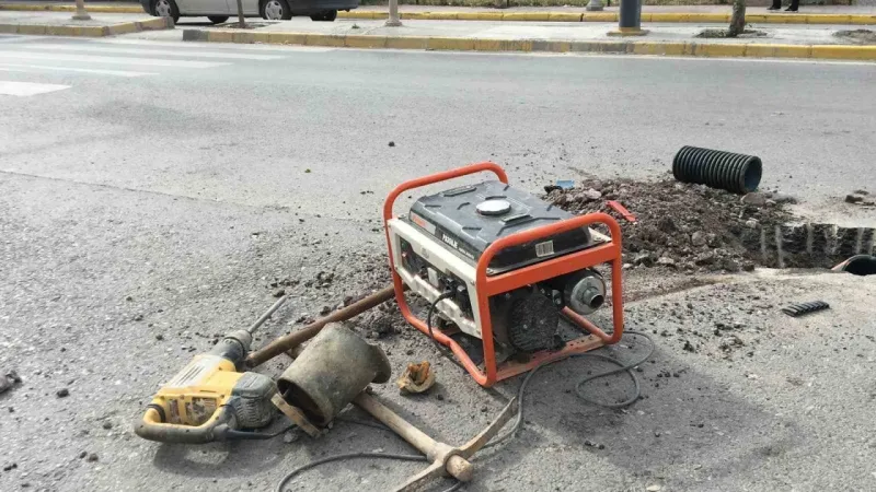 Kocaeli'de yol çalışması yapan işçiye araç çarptı