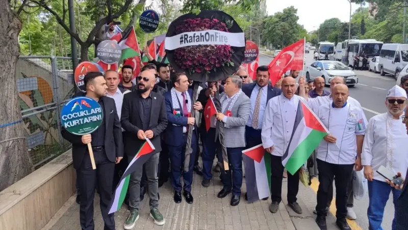 Refah'a saldırı İsrail Büyükelçiliği önünde protesto edildi