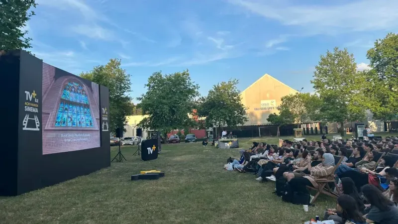 GTÜ’de açık havada ödüllü film keyfi