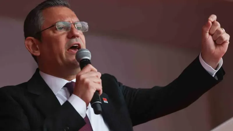 Özgür Özel'den Erdal Atabek için taziye mesajı