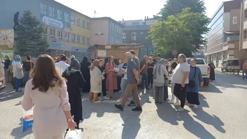 Düzce'de sınavdan çıkanlar plajları doldurdu