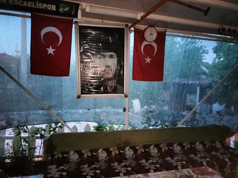 Kandıra’da Atatürk köylünün başköşesinde!