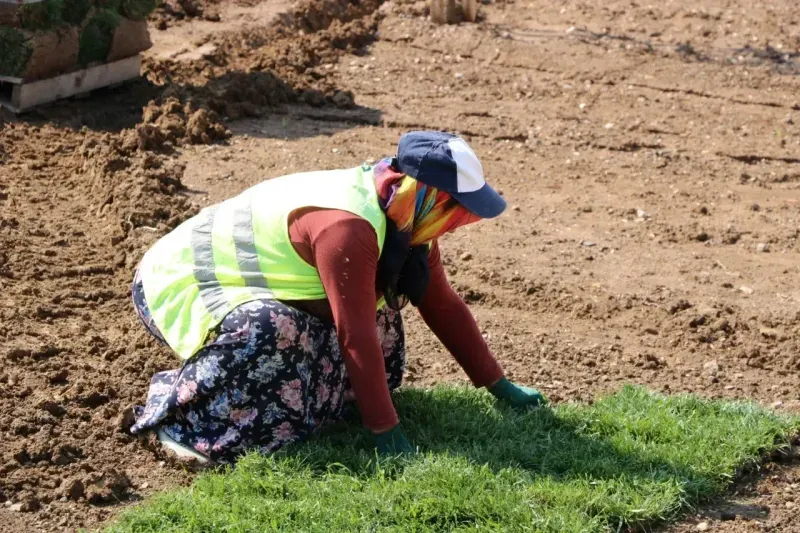 Yeşilova-Solaklar Köprülü Kavşağı’nı kadınlar taçlandırdı!