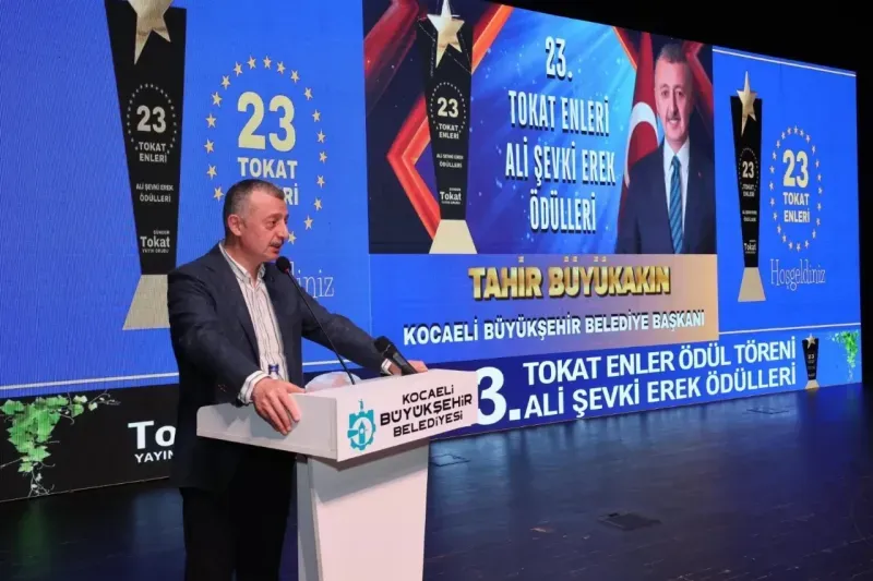 Tokatlılardan Tahir Büyükakın'a ödül