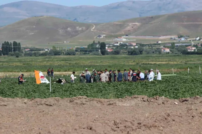 Kayseri'de düşen uçağın enkazında incelemeler sürüyor