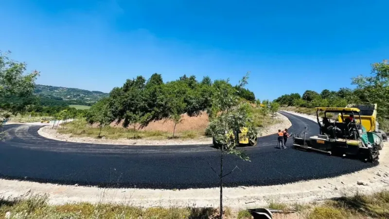 Bu yol o mahalleleri birbirine bağlıyor