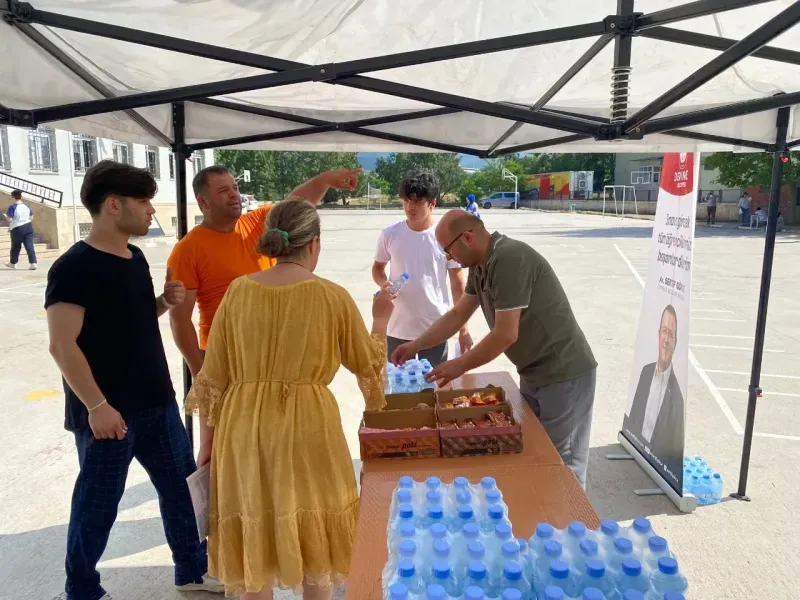 Derince Belediyesi'nden YKS öğrencilerine çeşitli ikramlar!