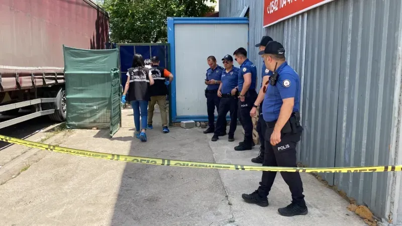 Kocaeli’de bir işyeri sahibi, kazara ortağının oğlunu vurdu