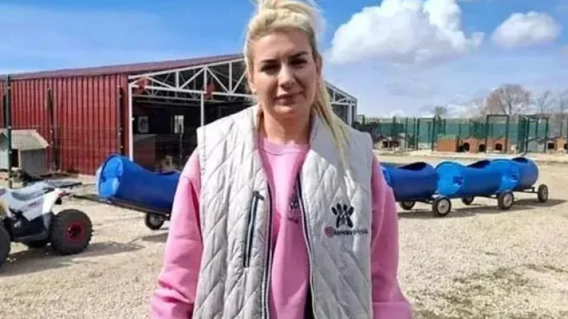 Köpeklerin velisi olarak bilinen kadın mama için topladığı paralarla 9 daire almış