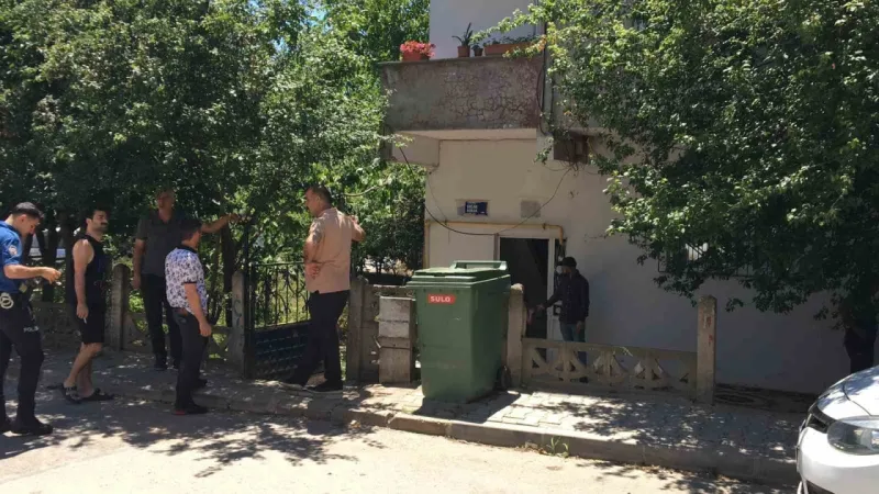 Çocuklar için bir araya geldiği eski eşi bıçaklayarak kurşun yağdırdı