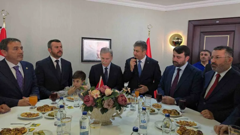 Cumhurbaşkanlığı YİK üyesi Şahin: "(Özel’e) Normalleşmenin devamına leke sürecek sözlerden kaçınmak gerekir"