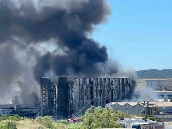 Tuzla’daki fabrika yangınına ilişkin açıklama: “Ölen ya da yaralanan yok”