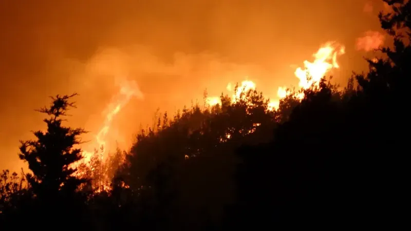 Çanakkale'deki yangına havadan müdahale