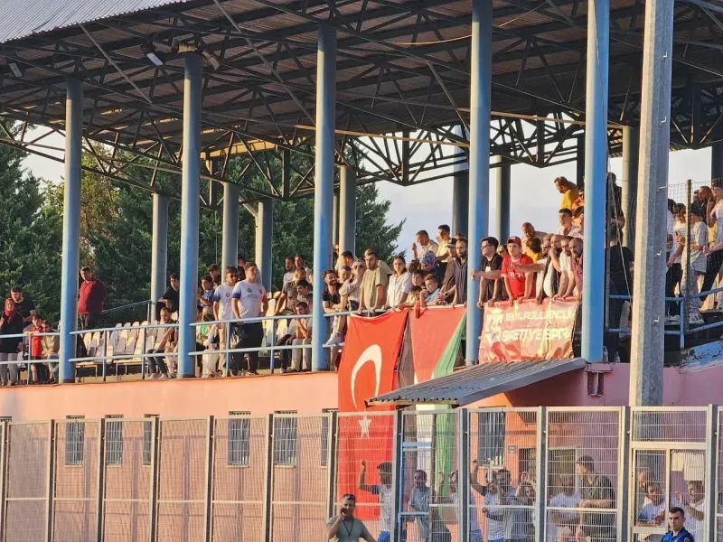 Futbolcular Filistin bayraklı forma giyerek sahaya çıktılar!