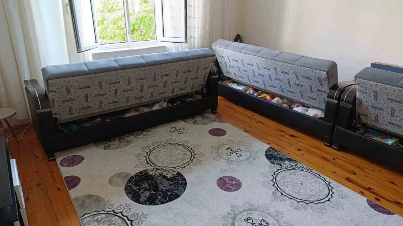 Antalya'da kargocu yalanına inanıp kapıyı açtı, 1.5 yaşındaki çocuğuyla birlikte dehşeti yaşadı
