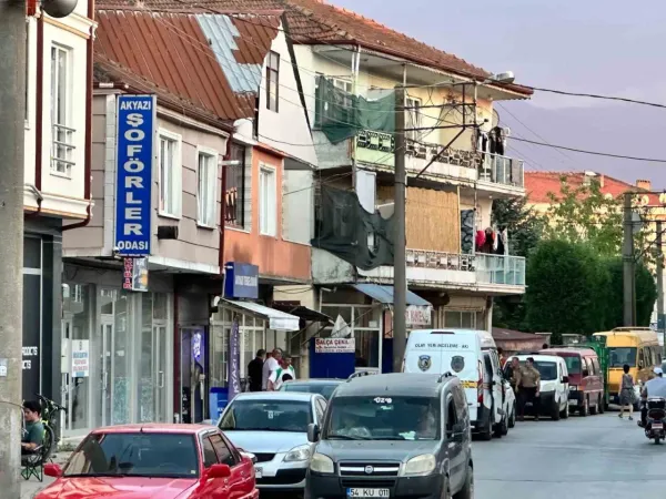 Sakarya'da kahvehanede küfür kavgasında kan aktı: 1’i ağır 2 yaralı