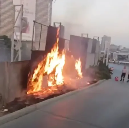 İstanbul'da o AVM'de korkutan yangın