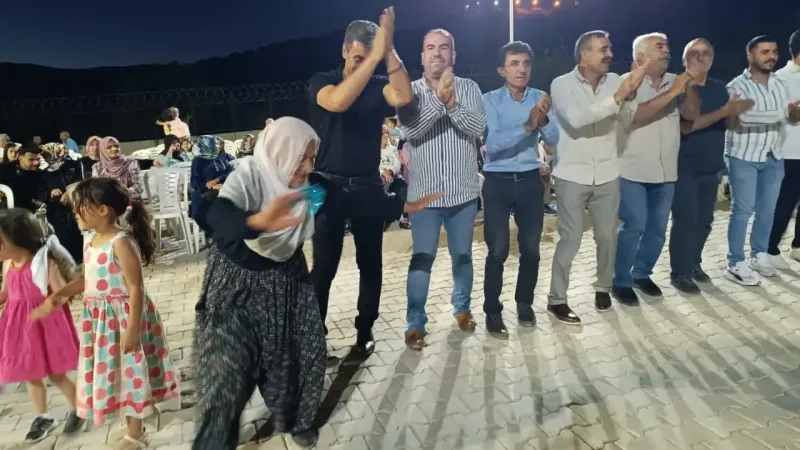 Tunceli'de 83 yaşındaki Şerife nene, 2 saat halay çekti