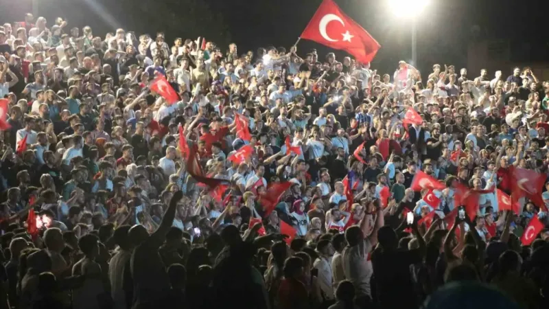 Milli takımın galibiyet coşkusu sokaklara sığmadı