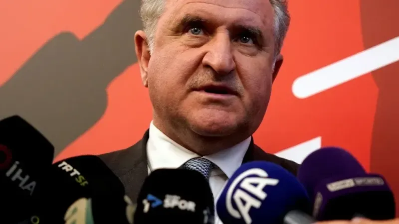 Bakan Bak, kota alan milli atletleri tebrik etti
