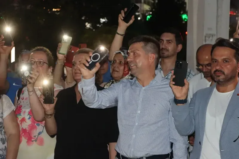 Asgari ücrete zam için ışık açma kapama eylemi! Sarı "Ya zam gelecek ya bu iktidar gidecek"