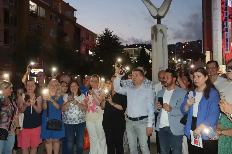 Asgari ücrete zam için ışık açma kapama eylemi! Sarı "Ya zam gelecek ya bu iktidar gidecek"