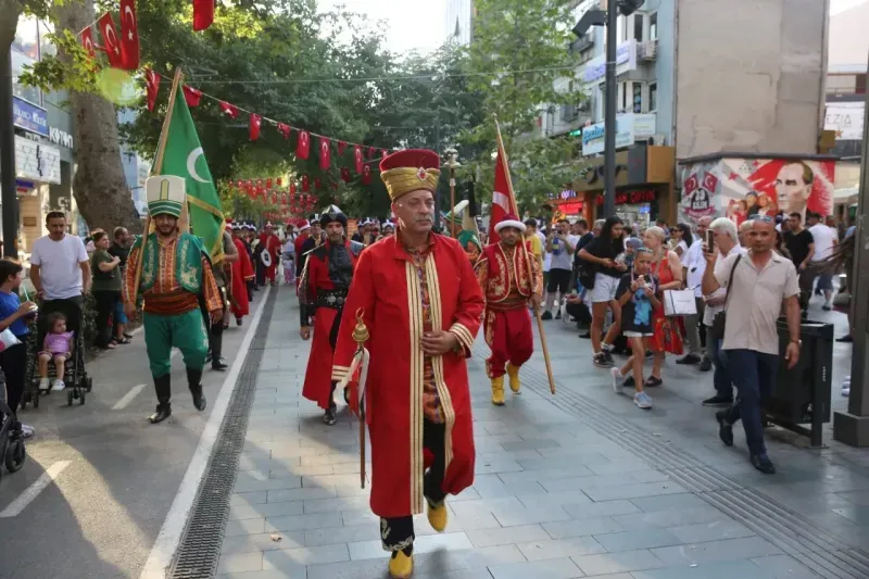 Vatandaşlar o anları canlı yayında paylaştı... İzmit'te mehter coşkusu!