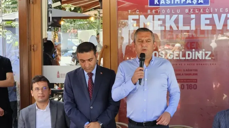 Özel Beyoğlu Emekli Evi'ni ziyaret etti