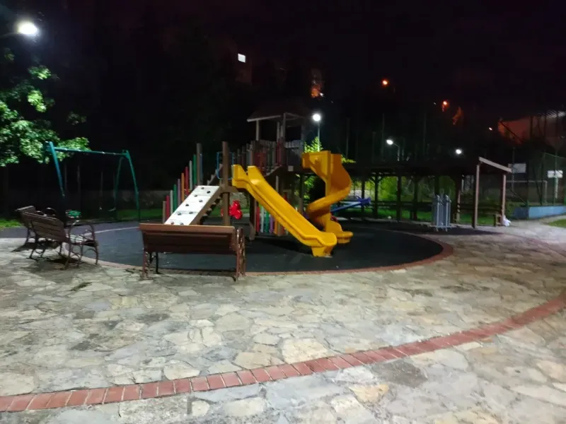İzmit’teki parkın çöp kovaları nereye gitti?