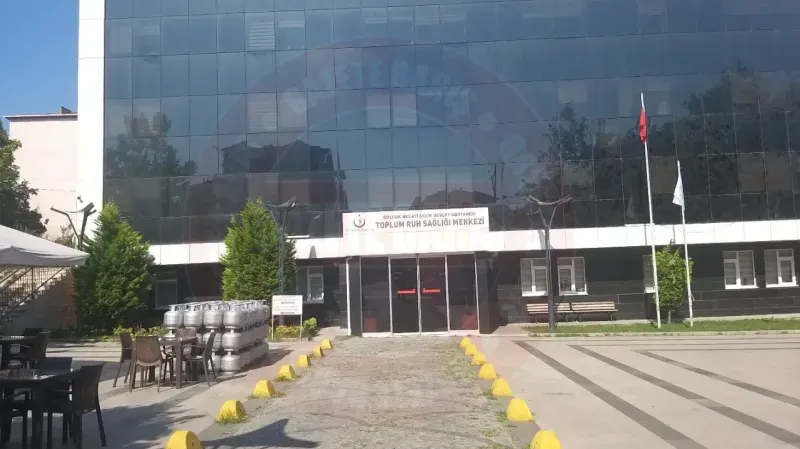 Kocaeli’deki hastane önünde şok görüntü! Yok artık, bunların burada ne işi var?