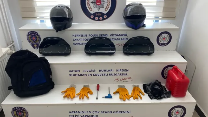 Hayalet gösterge hırsızları polise yakalandı
