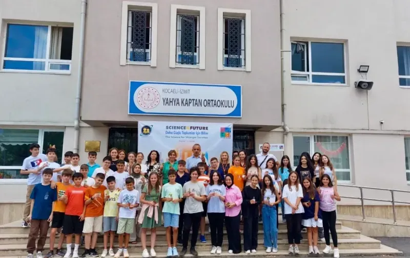 KOÜ akademisyenler, bilim gününde öğrencilerle buluştu