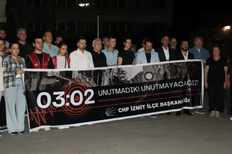 CHP İzmit deprem saatinde sokaktaydı! Ercan: Acının siyaseti olmaz