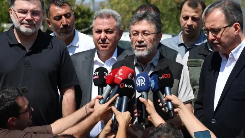 Bakan Yumaklı'dan İzmir'deki yangın hakkında açıklama