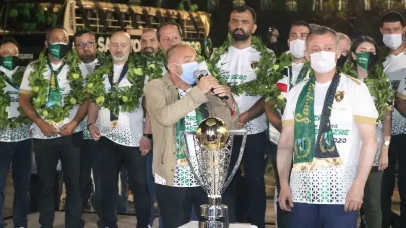 Skandal ötesi...Kocaelispor’un kupası kayboldu, Başkan kupayı arıyor