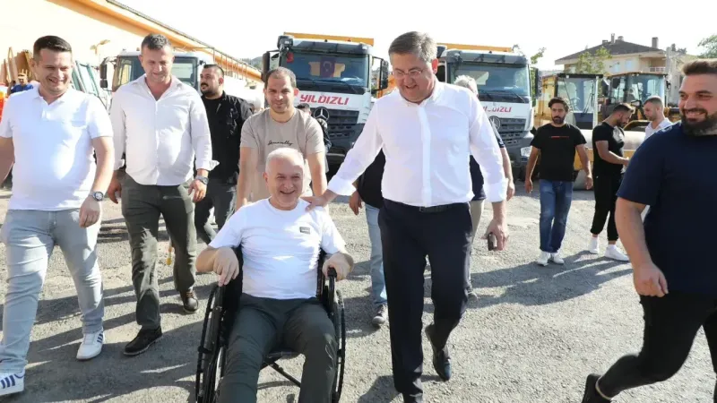 Ahmet Çalık tekerlekli sandalyeyle çalışıyor