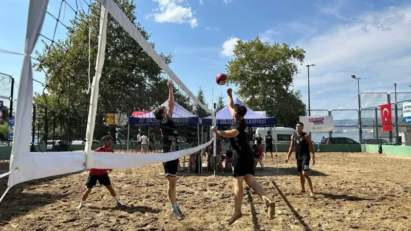 Gölcük'te plaj voleybolu heyecanı!