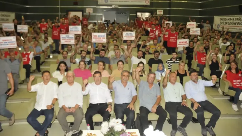 DİSK'li işçiler alana iniyor