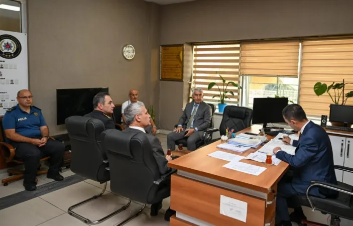 Kocaeli Valisi Aktaş, Bekirpaşa Polis Merkezi'ni ziyaret etti
